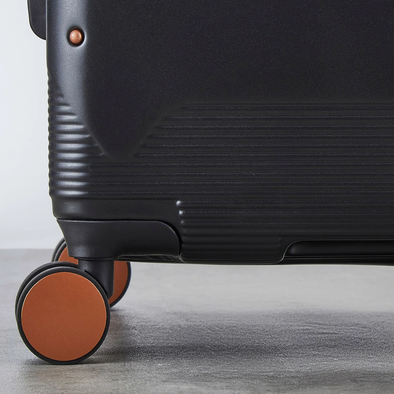 Rock Mayfair 4 Wheel Expandable Medium Suitcase - 65cm 5 Rock Mayfair 4 Wheel Expandable Medium Suitcase - 65cm - Image 5