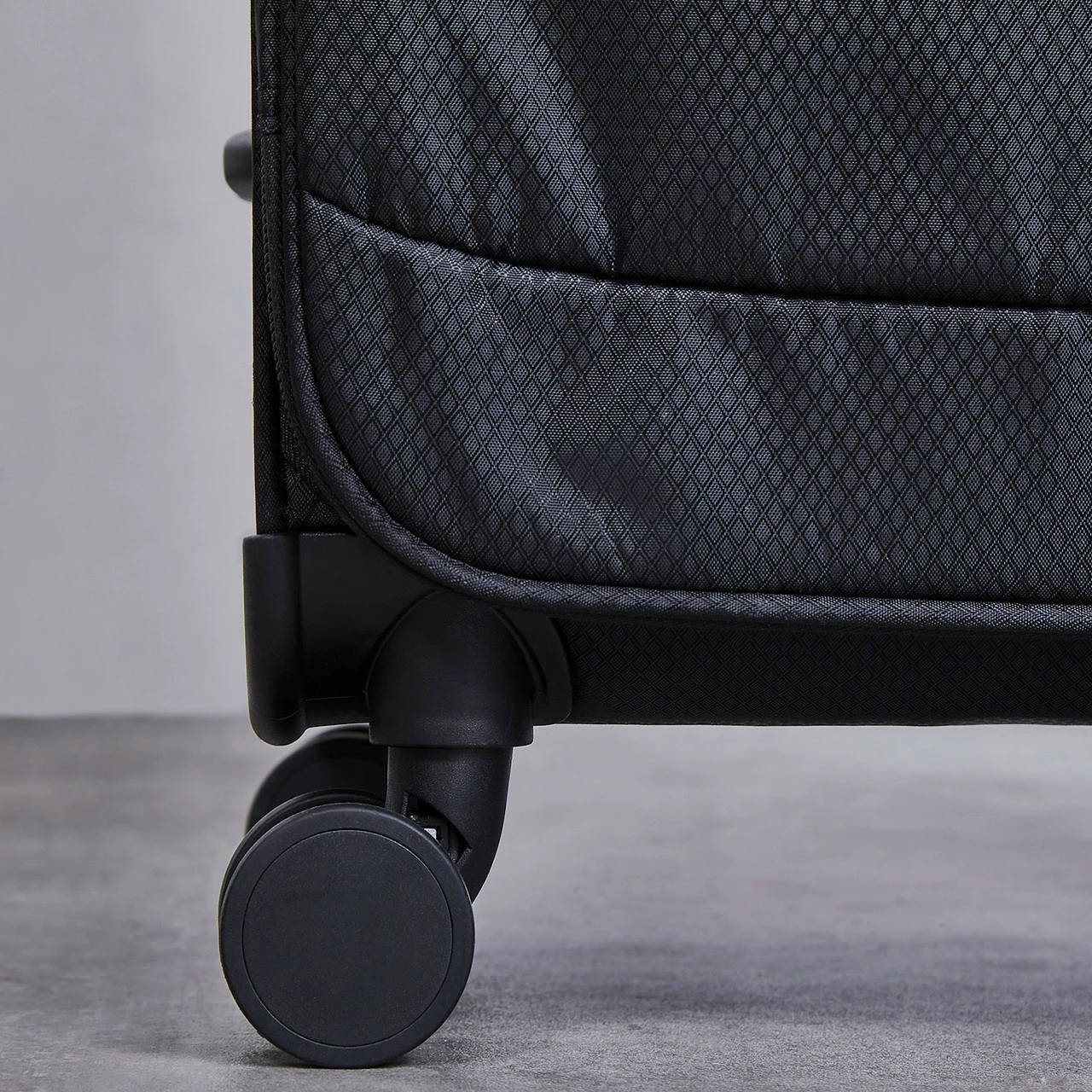 Rock Rocklite 4 Wheel Large Suitcase - 78cm 4 Rock Rocklite 4 Wheel Large Suitcase - 78cm - Image 4