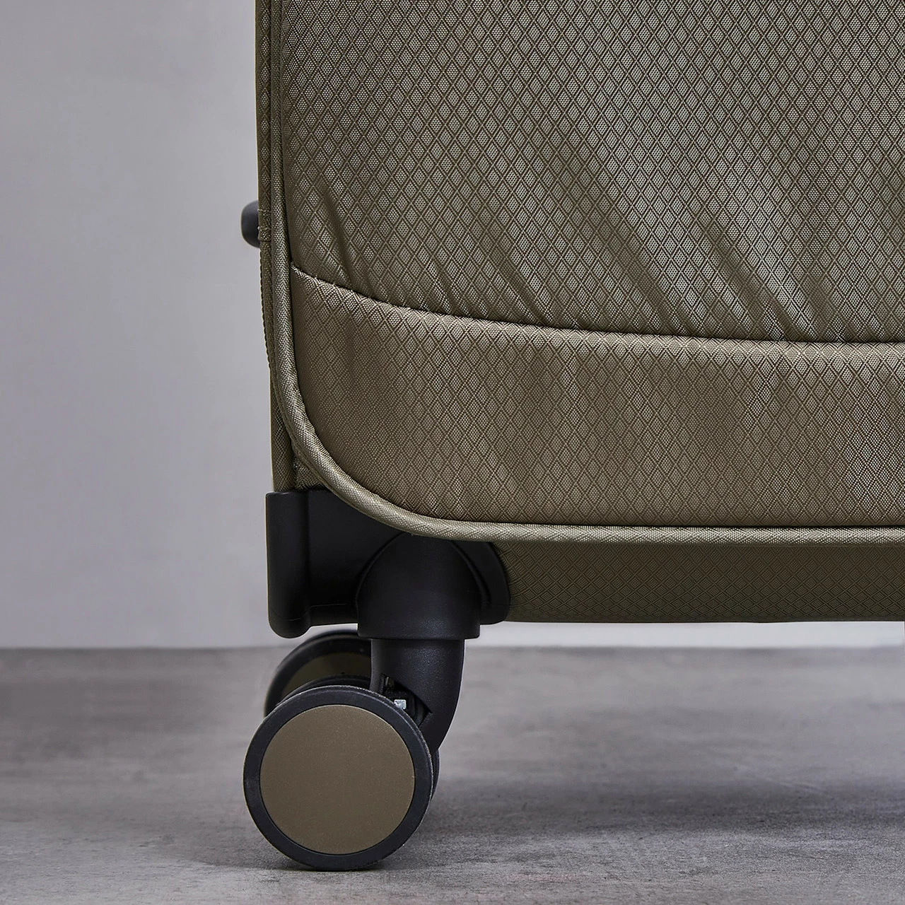 Rock Rocklite 4 Wheel Large Suitcase - 78cm 8 Rock Rocklite 4 Wheel Large Suitcase - 78cm - Image 8