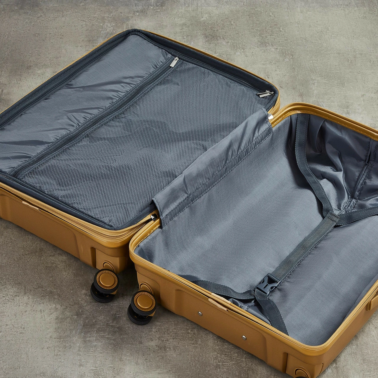 Rock Infinity 4 Wheel Expandable Large Suitcase - 73cm 14 Rock Infinity 4 Wheel Expandable Large Suitcase - 73cm - Image 14