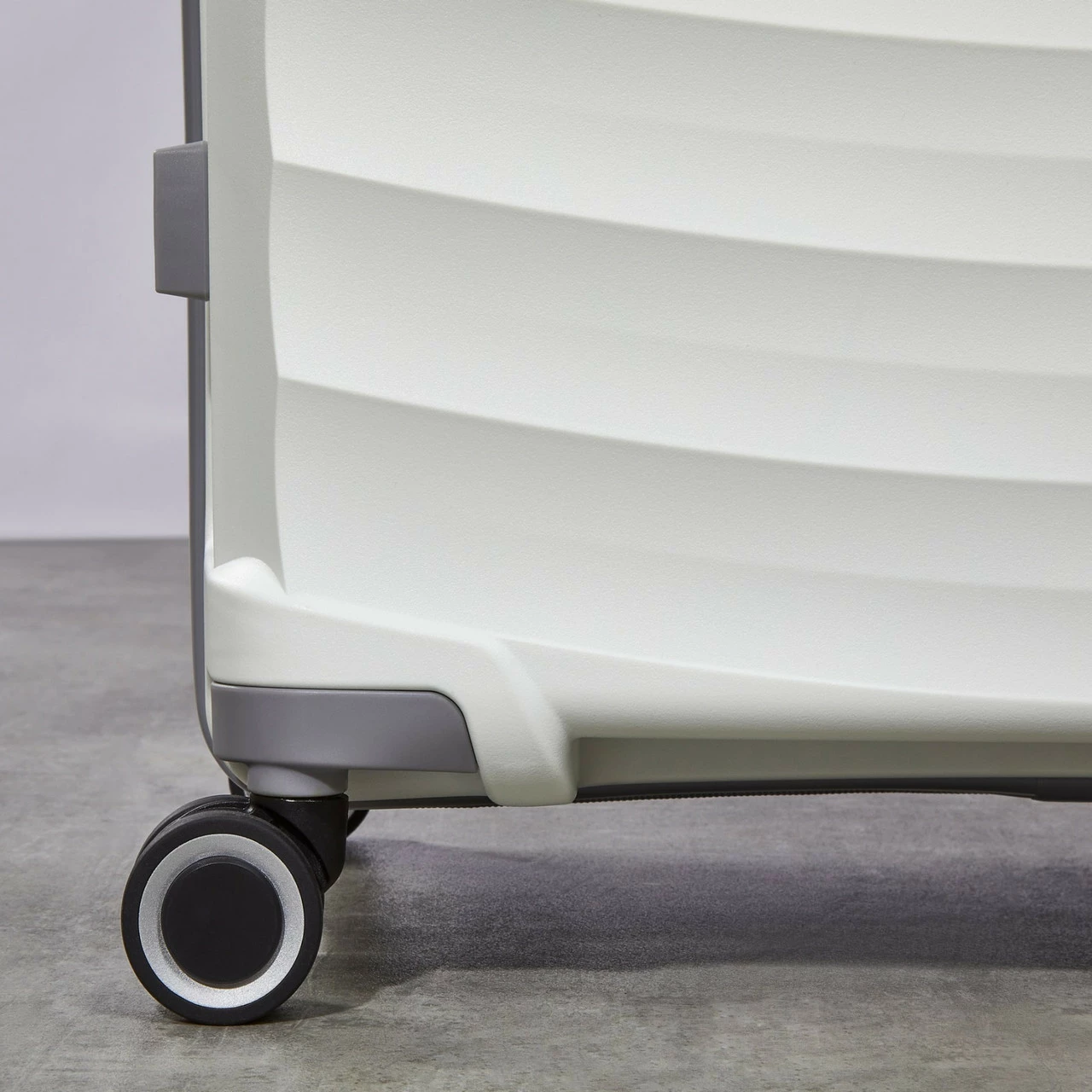 Rock Sunwave 4 Wheel Exp Large Suitcase - 79cm 6 Rock Sunwave 4 Wheel Exp Large Suitcase - 79cm - Image 6