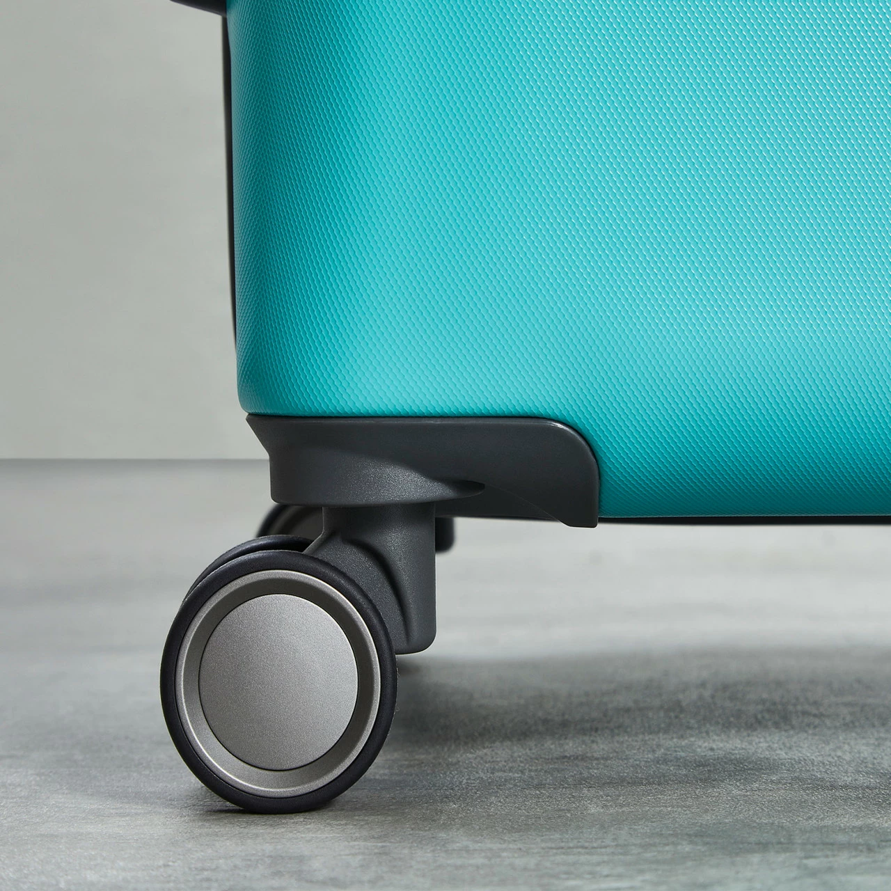 Rock Bali 4 Wheel Exp Medium Suitcase - 65cm 19 Rock Bali 4 Wheel Exp Medium Suitcase - 65cm - Image 19