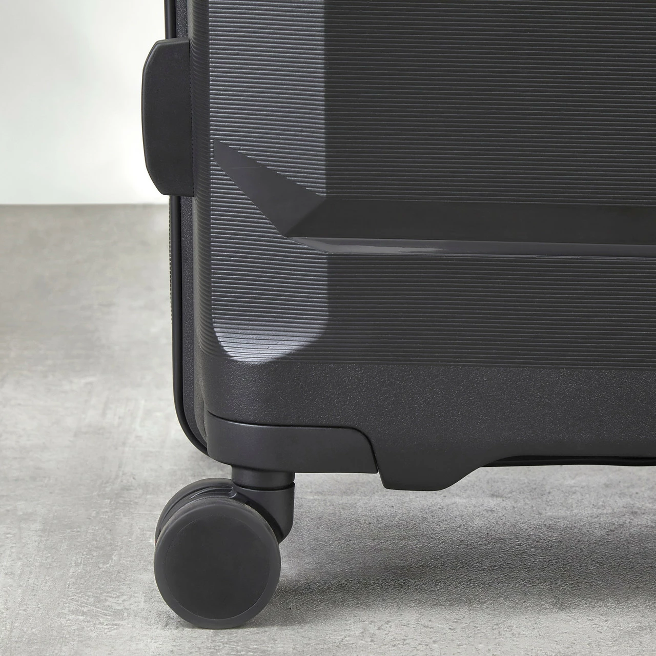 Rock Tulum 4 Wheel Exp Medium Suitcase - 66cm 12 Rock Tulum 4 Wheel Exp Medium Suitcase - 66cm - Image 12