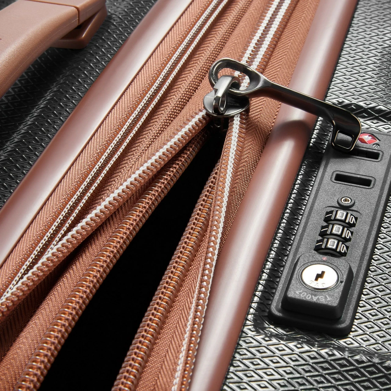 Delsey St. Tropez 4 Wheel Expandable Cabin Suitcase - 55cm 7 Delsey St. Tropez 4 Wheel Expandable Cabin Suitcase - 55cm - Image 7