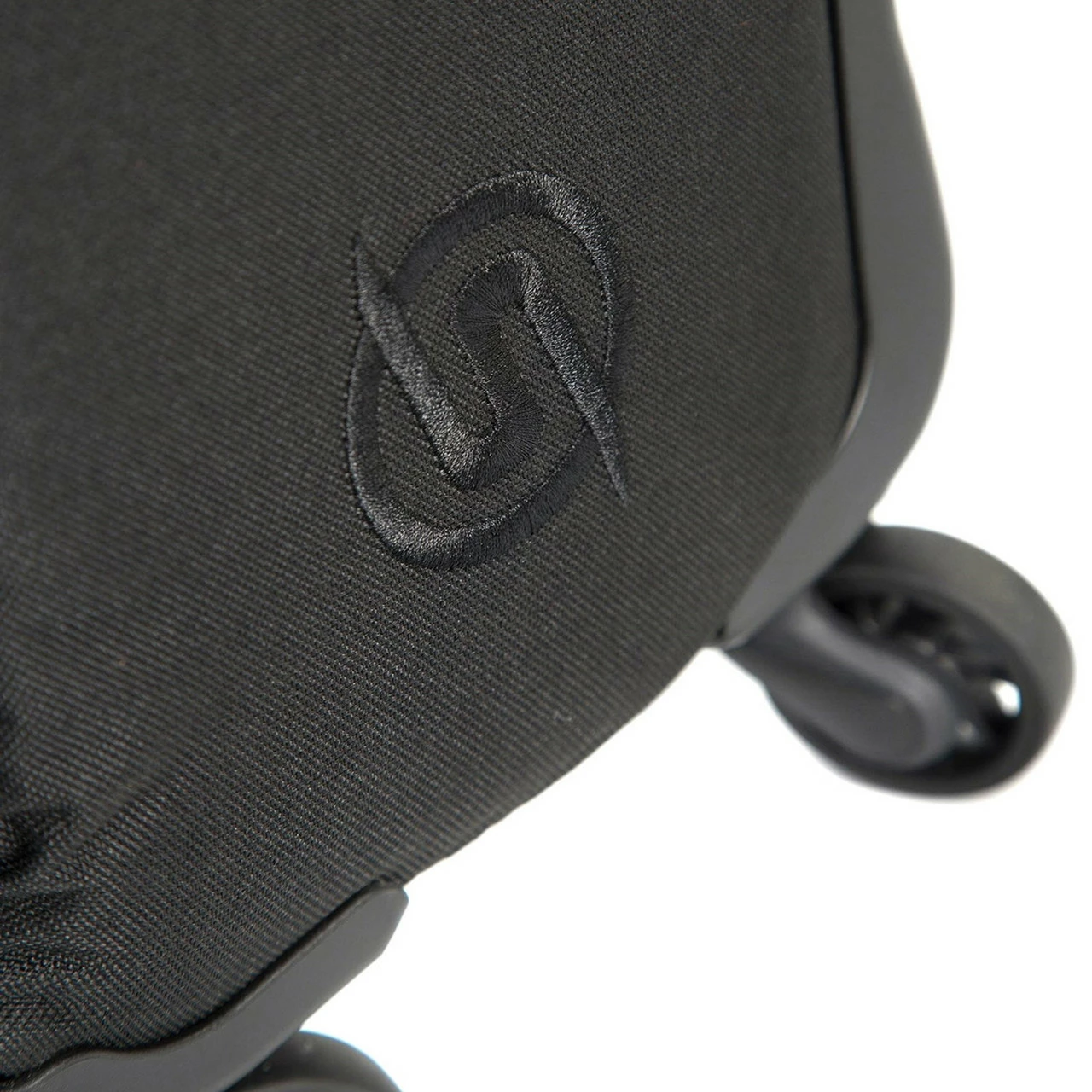 Surfanic Maxim 40L Overhead Suitcase - 57cm 14 Surfanic Maxim 40L Overhead Suitcase - 57cm - Image 14